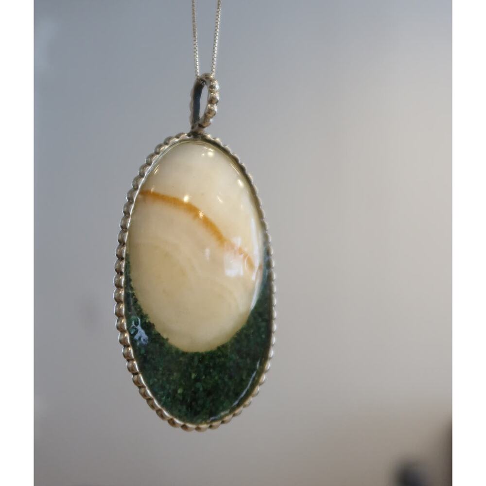 Beautiful Stone and Acrylic Jewelry Pendant Onyx Stone Necklace Pendant